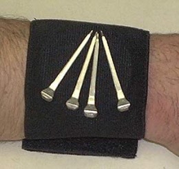 41608ezwristmag75